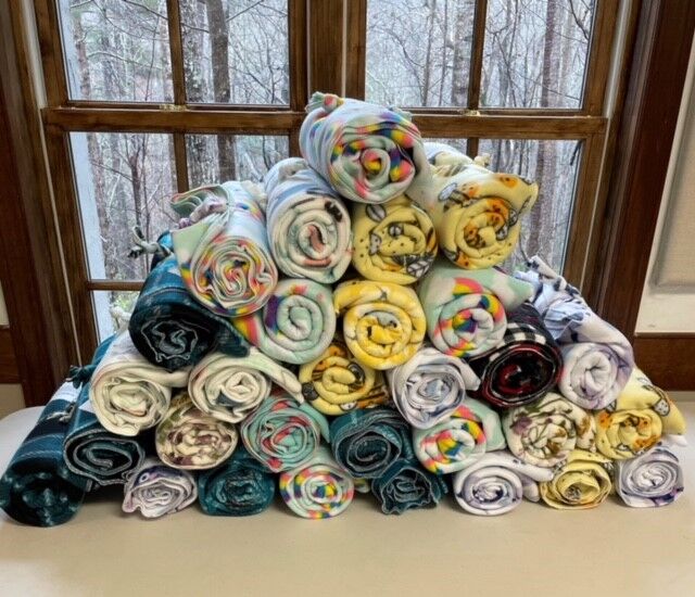 Cozy, comfortable blankets for expectant moms in need.